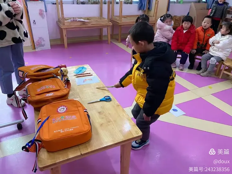 global english艾思奇幼儿园小班英语汇报课